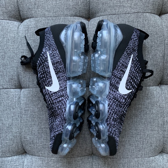 π€ Nike air vapormax flyknit black grey shoes - Picture 3 of 5